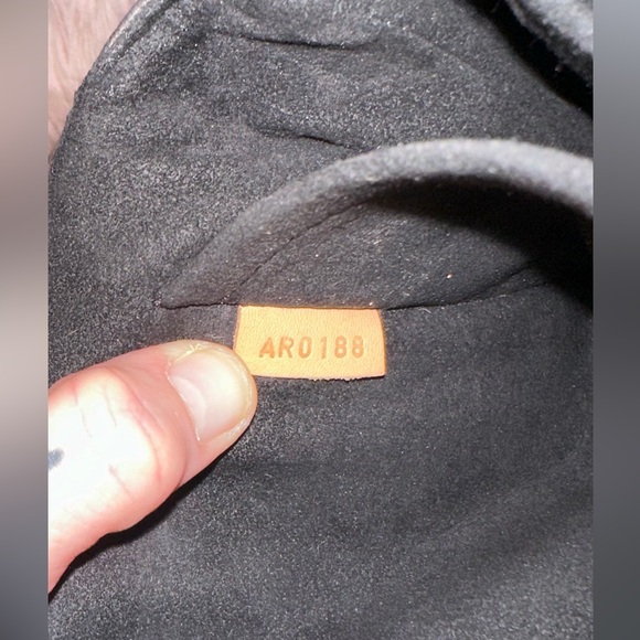 Louis Vuitton purse EXCELLENT CONDITION FULL INCLUSION - Picture 12 of 14